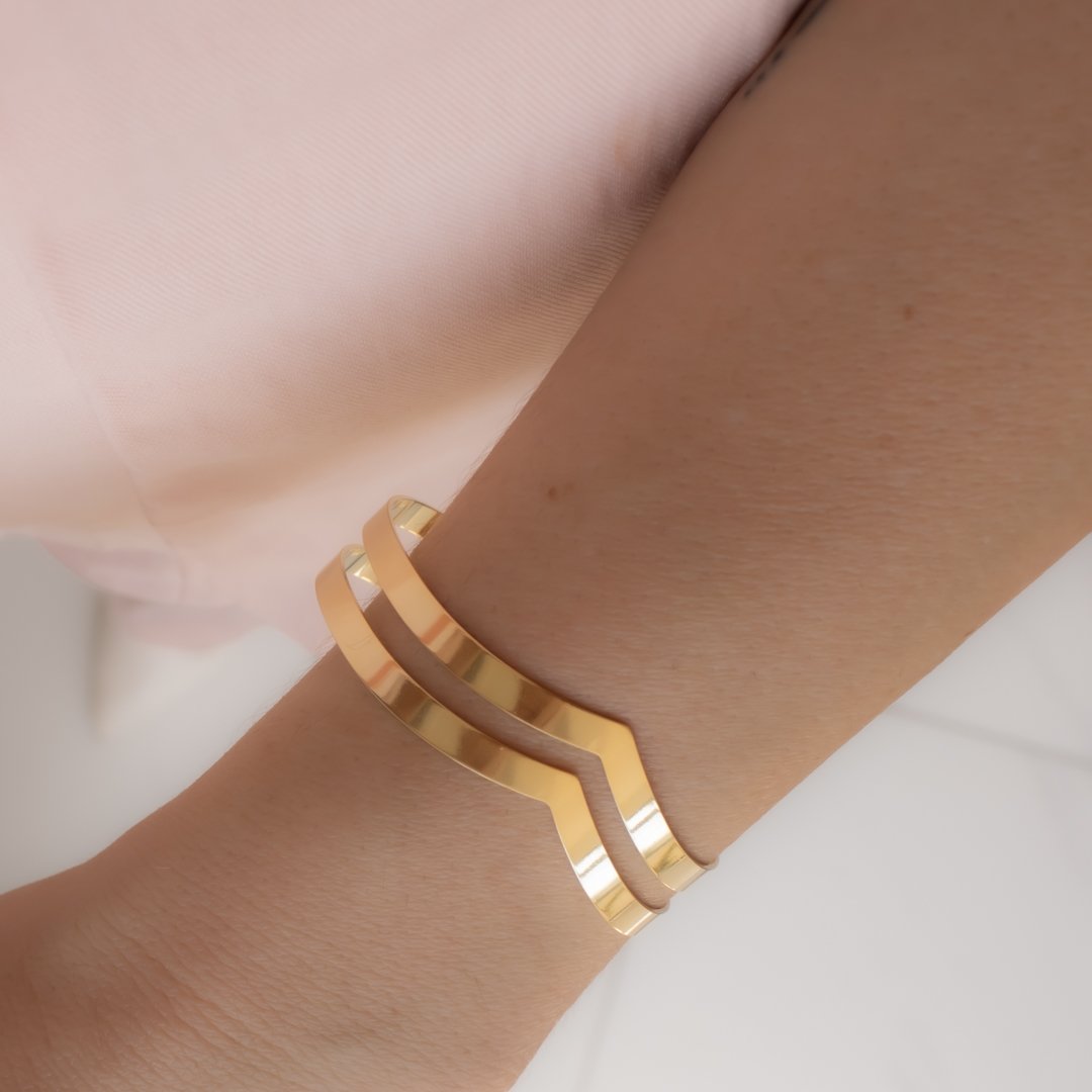 Bracelete - Detalhe em V