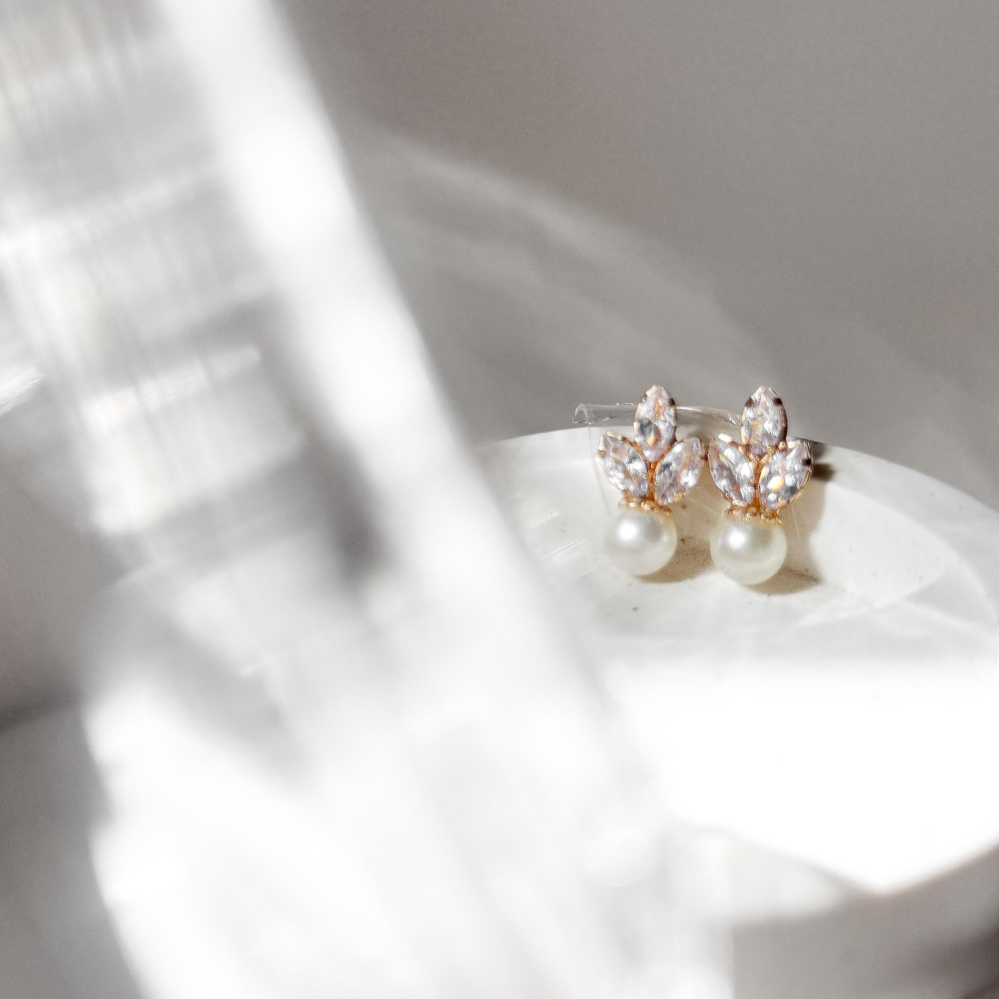 Brinco - Detalhes de Zircônia e Pérola Noivas