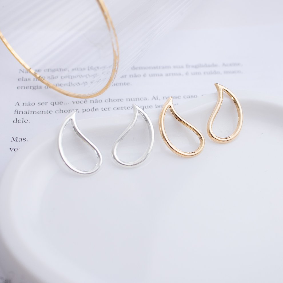 Brinco Médio - Gota Assimétrica Vazada