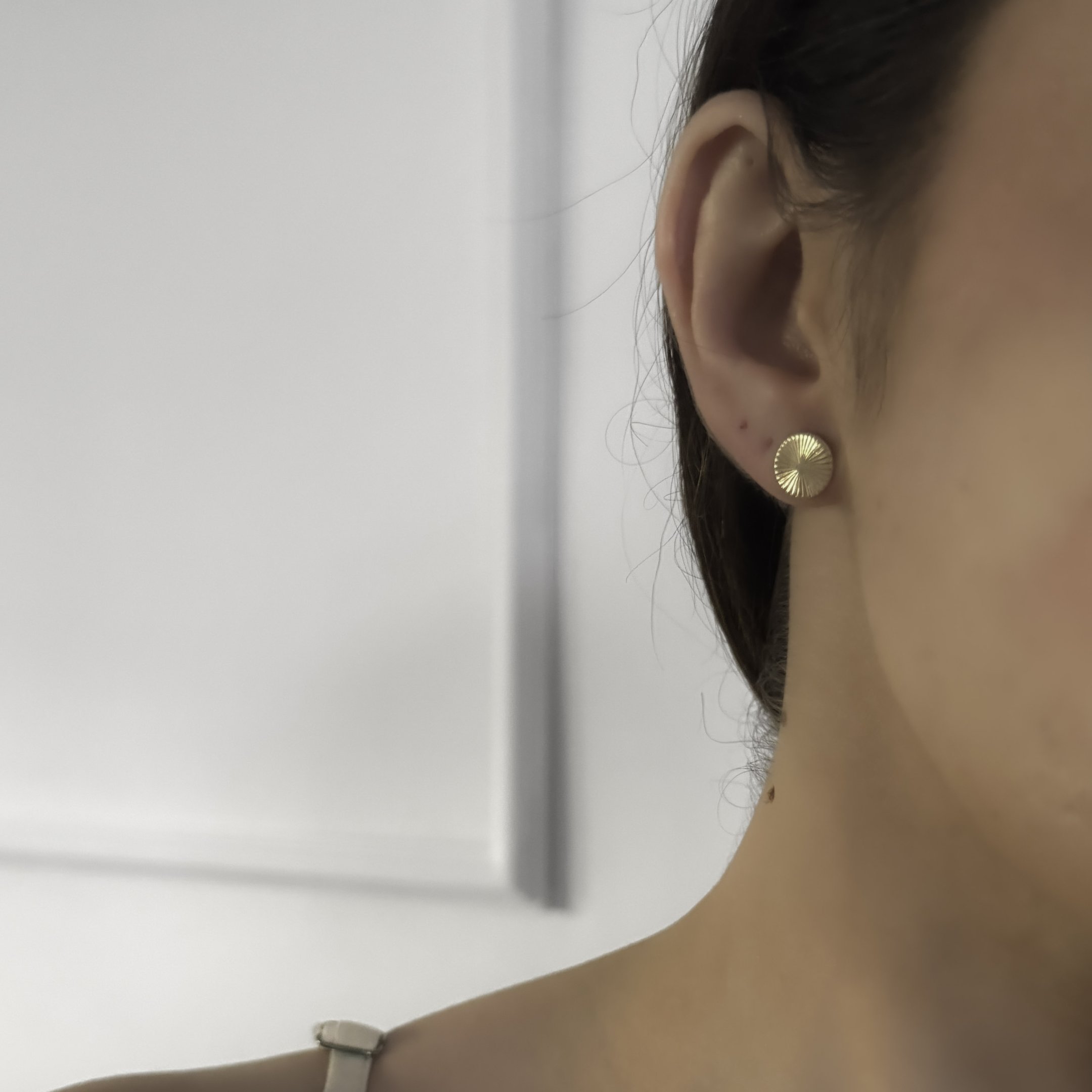 Brinco Pequeno - Medalha Texturizada