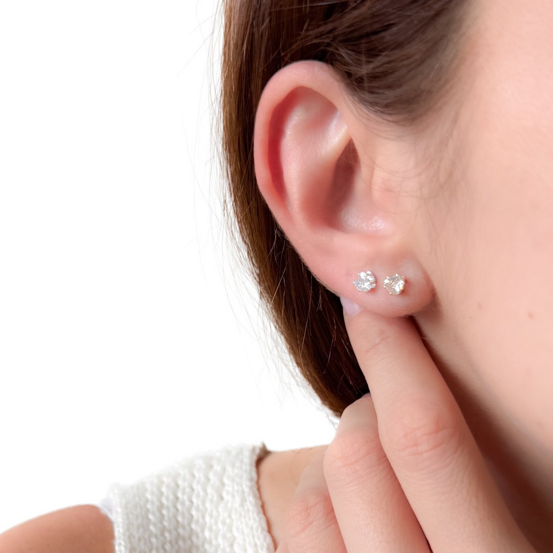 Brinco Pequeno - Ponto de Luz Coração 4mm