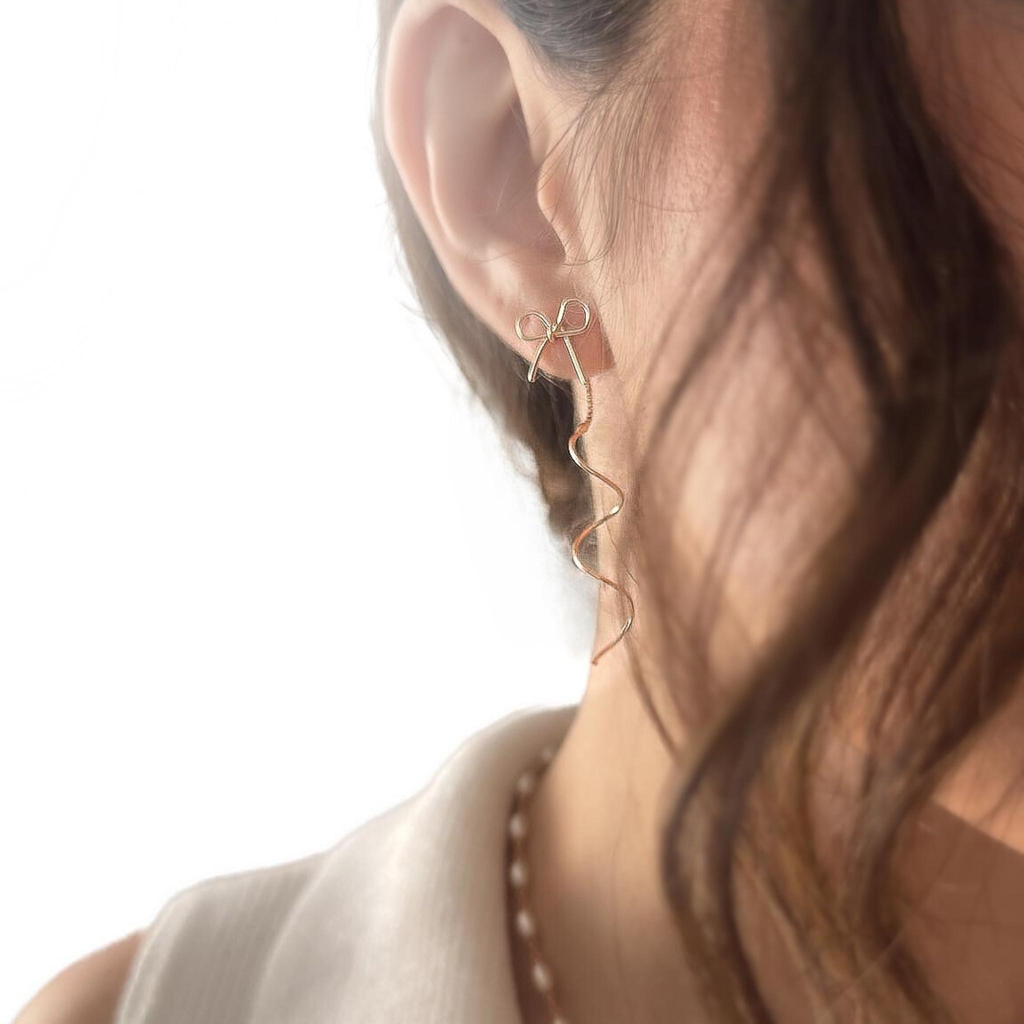 Brinco Transpassado - Laçinho Espiral