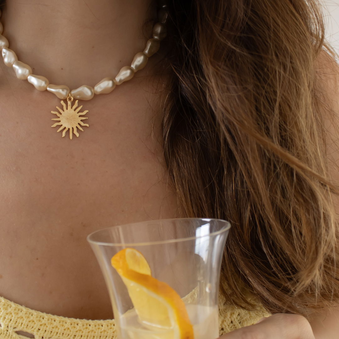 Choker - Pérolas e Pingente Sol
