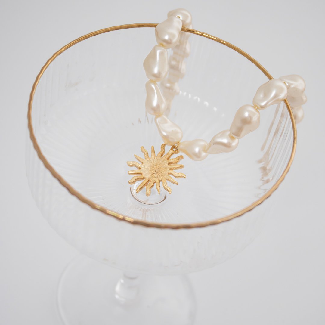 Choker - Pérolas e Pingente Sol