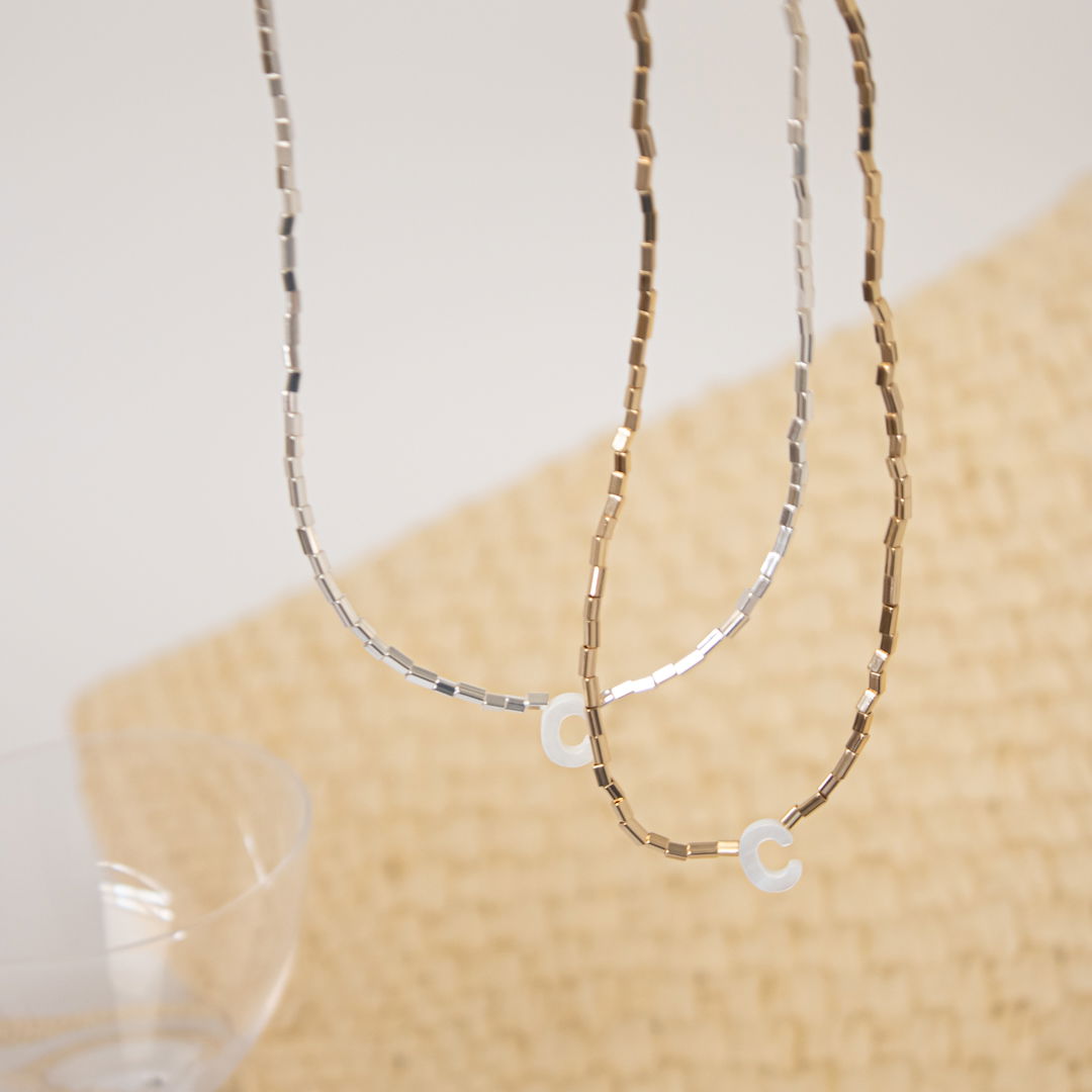 Choker - Cubinhos e Letra Madrepérola