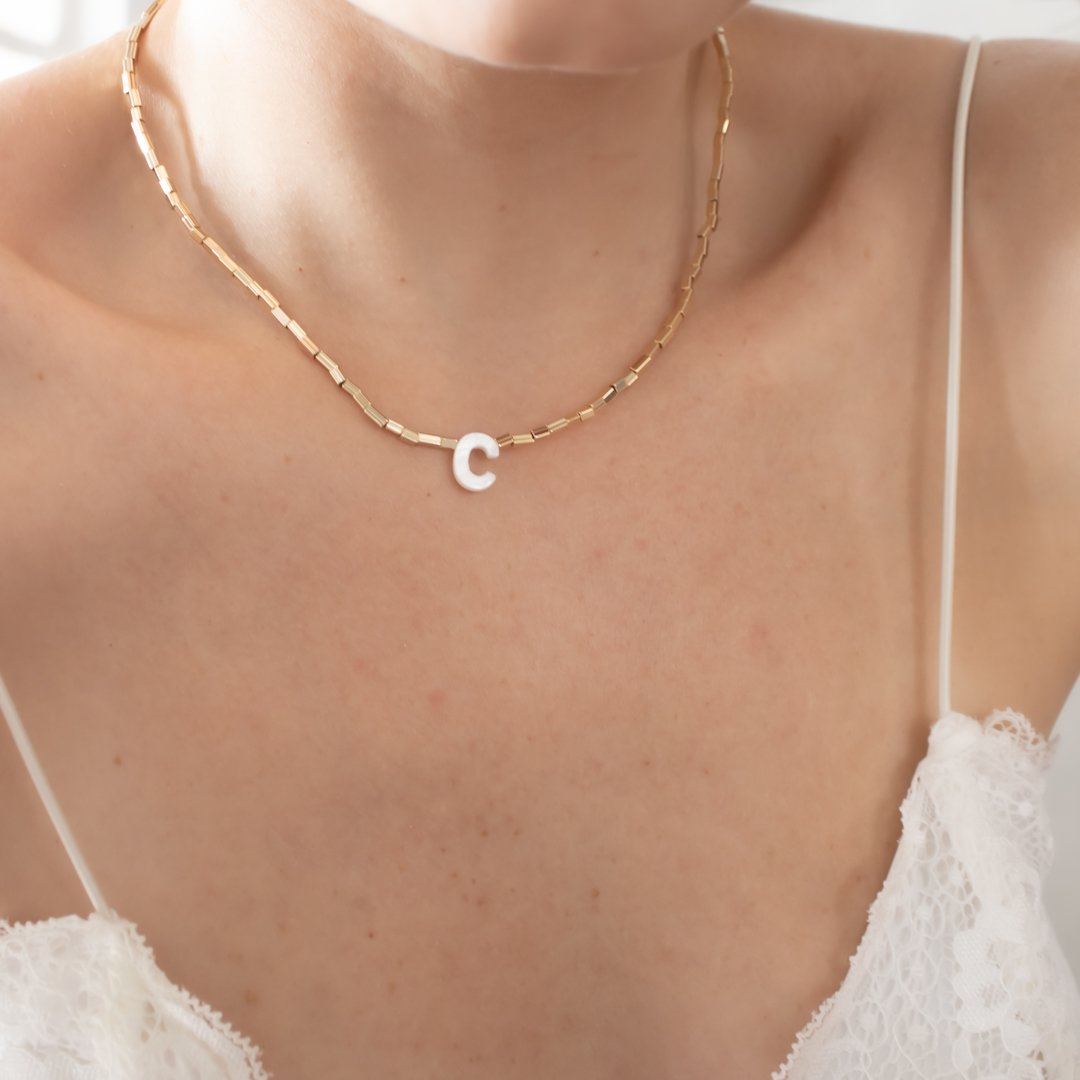 Choker - Cubinhos e Letra Madrepérola