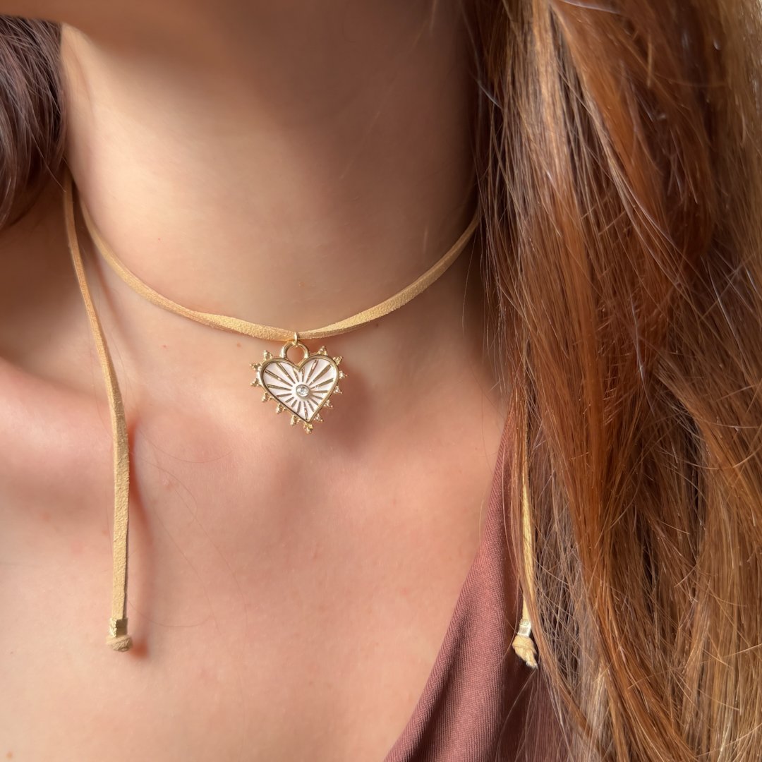 Colar - Camurça & Coração Esmaltado