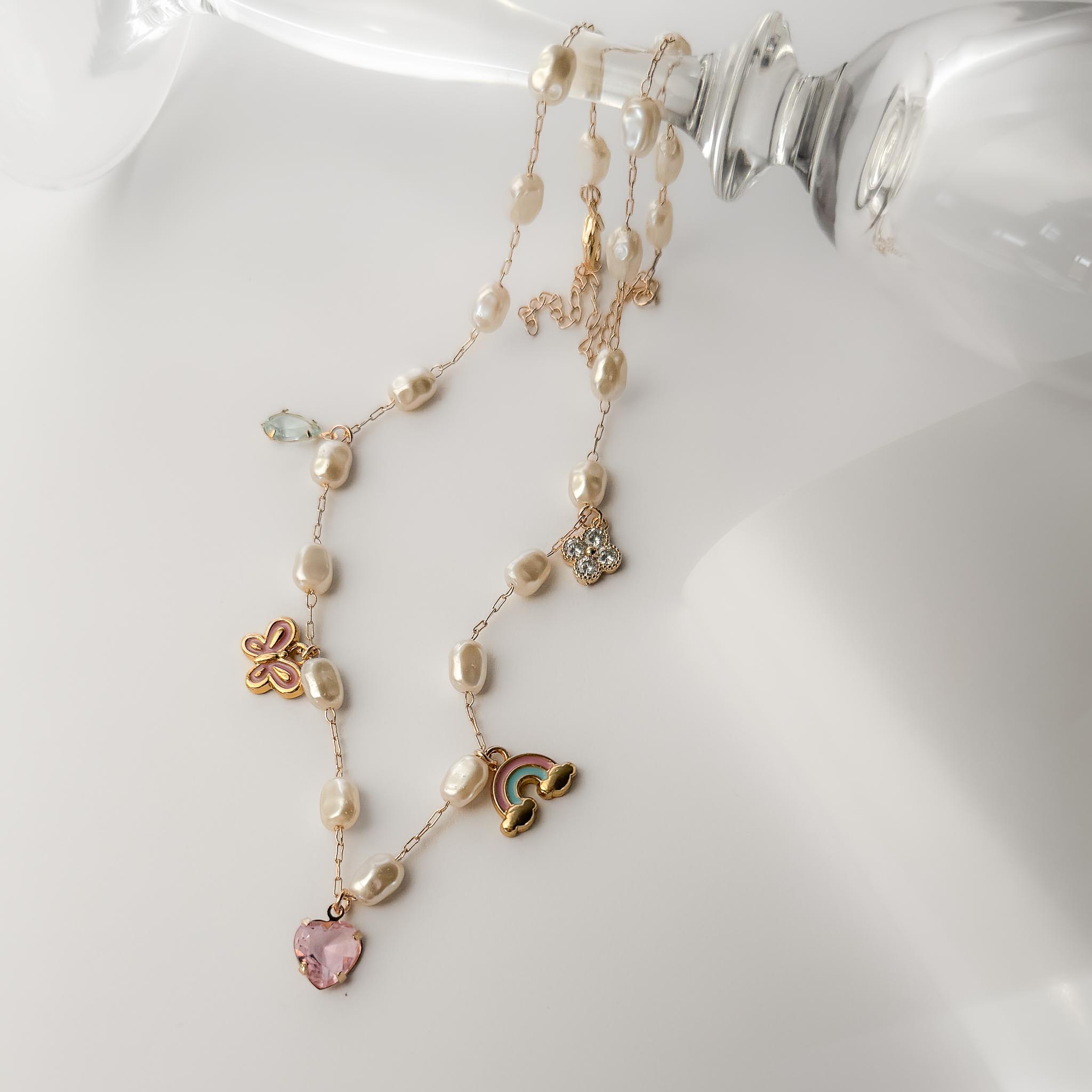 Colar Curto - Mix de Pingentes Pérolas