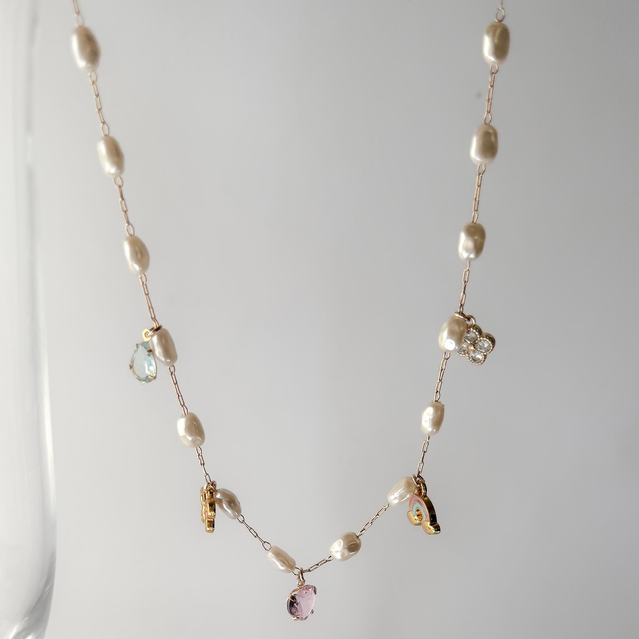 Colar Curto - Mix de Pingentes Pérolas