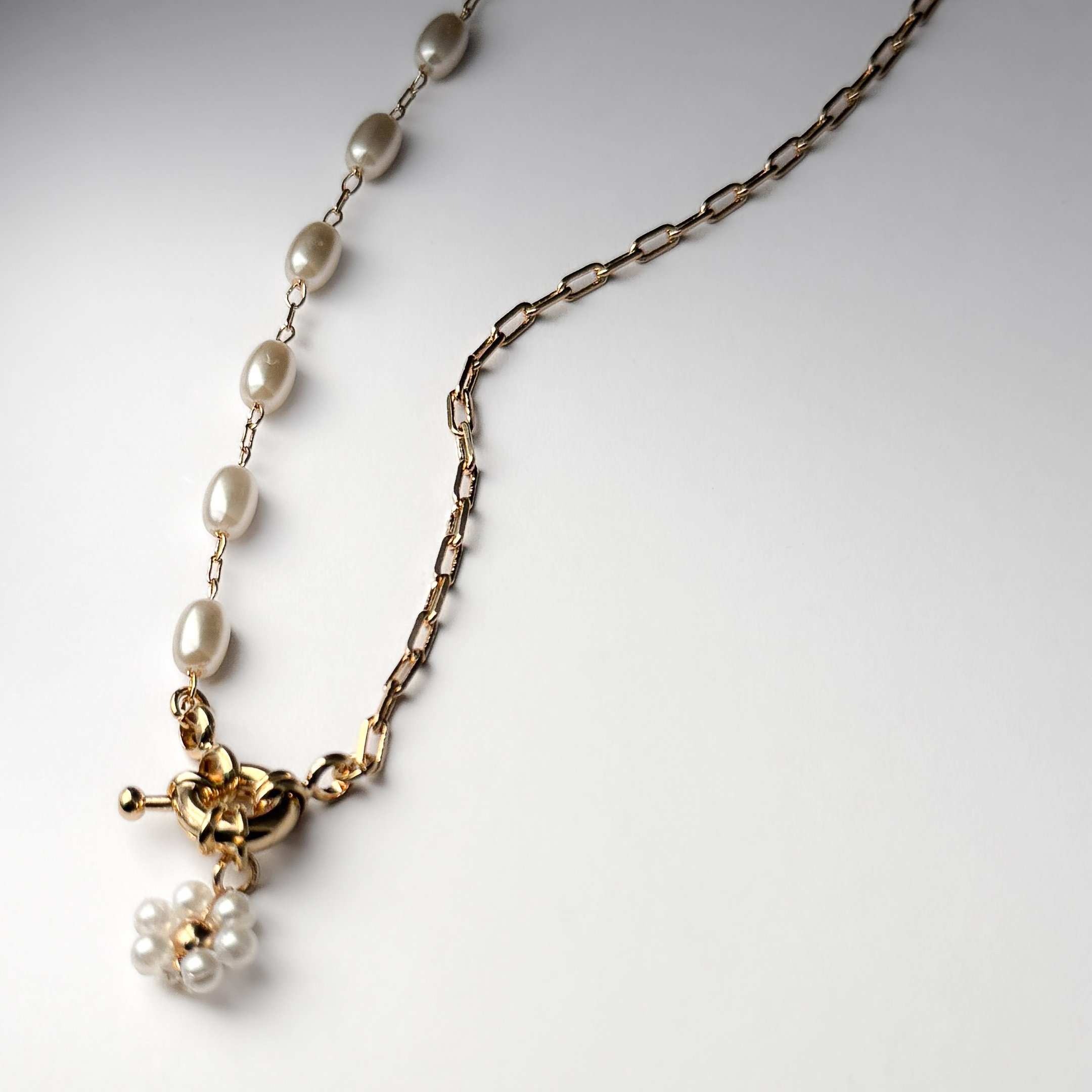 Colar Curto - Pérolas e Florzinha