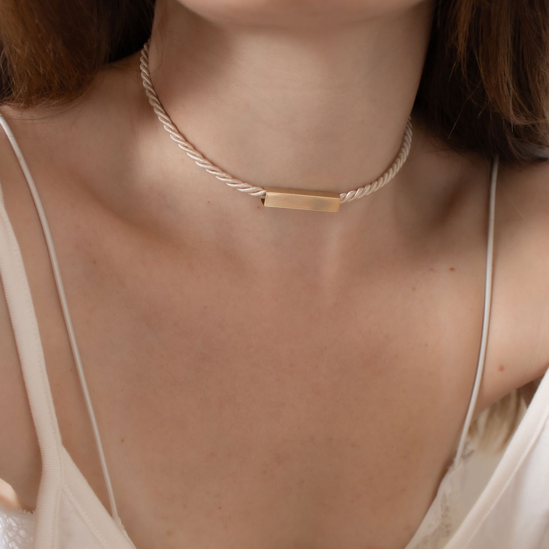 Colar Curto - Cordão e Metal