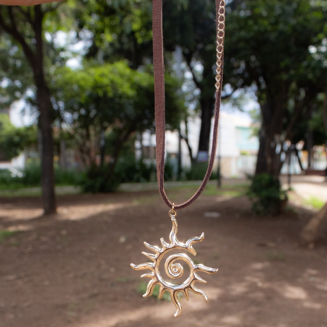 Colar Curto Marrom - Sol