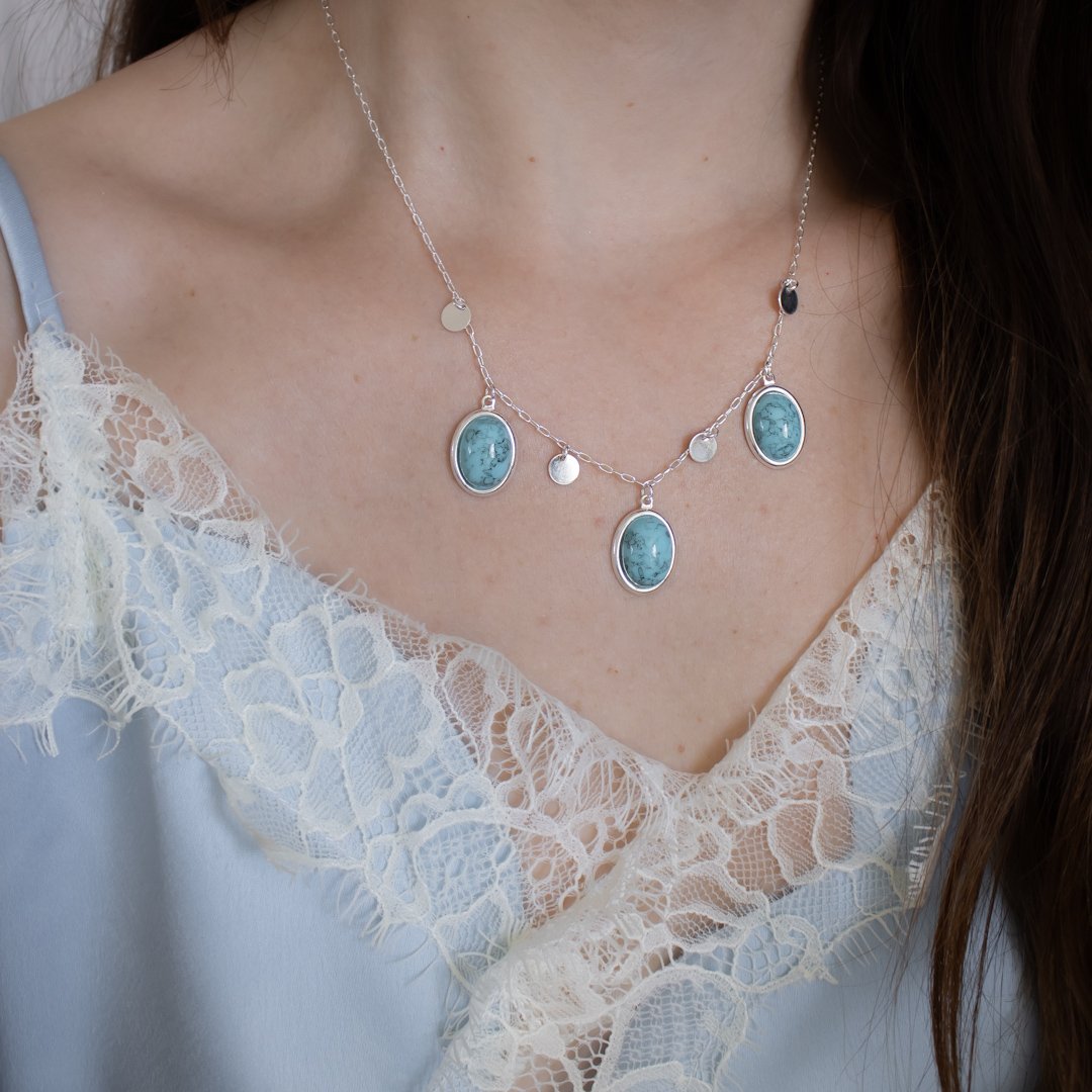 Colar Curto - Medalha Oval Marrom ou Turquesa