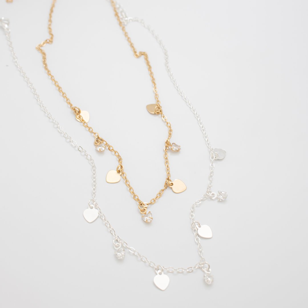 Colar Curto - Pingentes Coraçõeszinhos