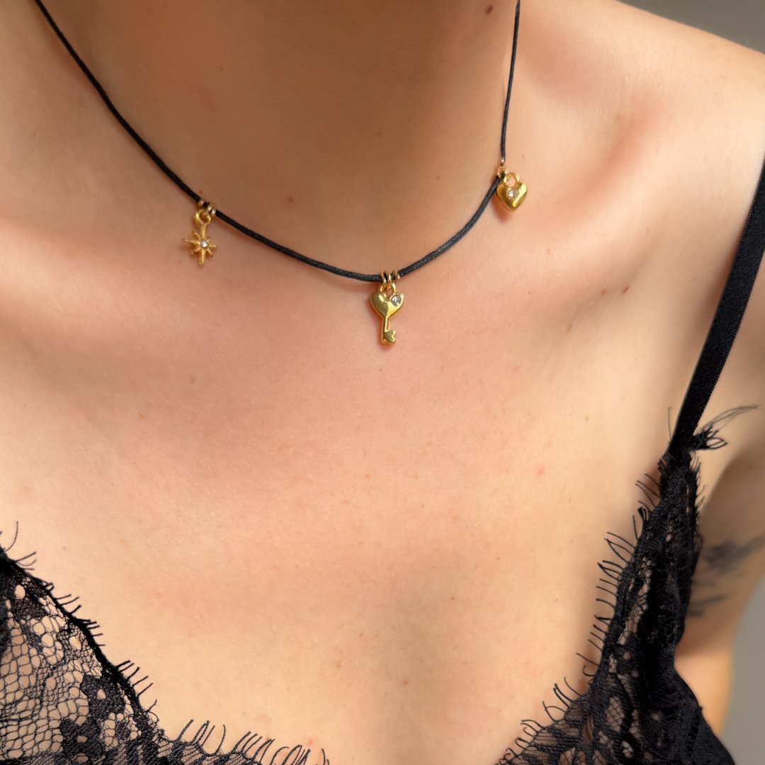 Colar Curto - Pingentinhos