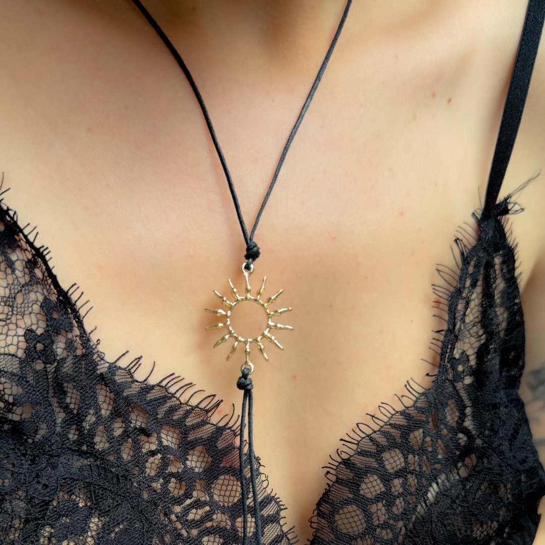 Colar Gravatinha Fio - Sol