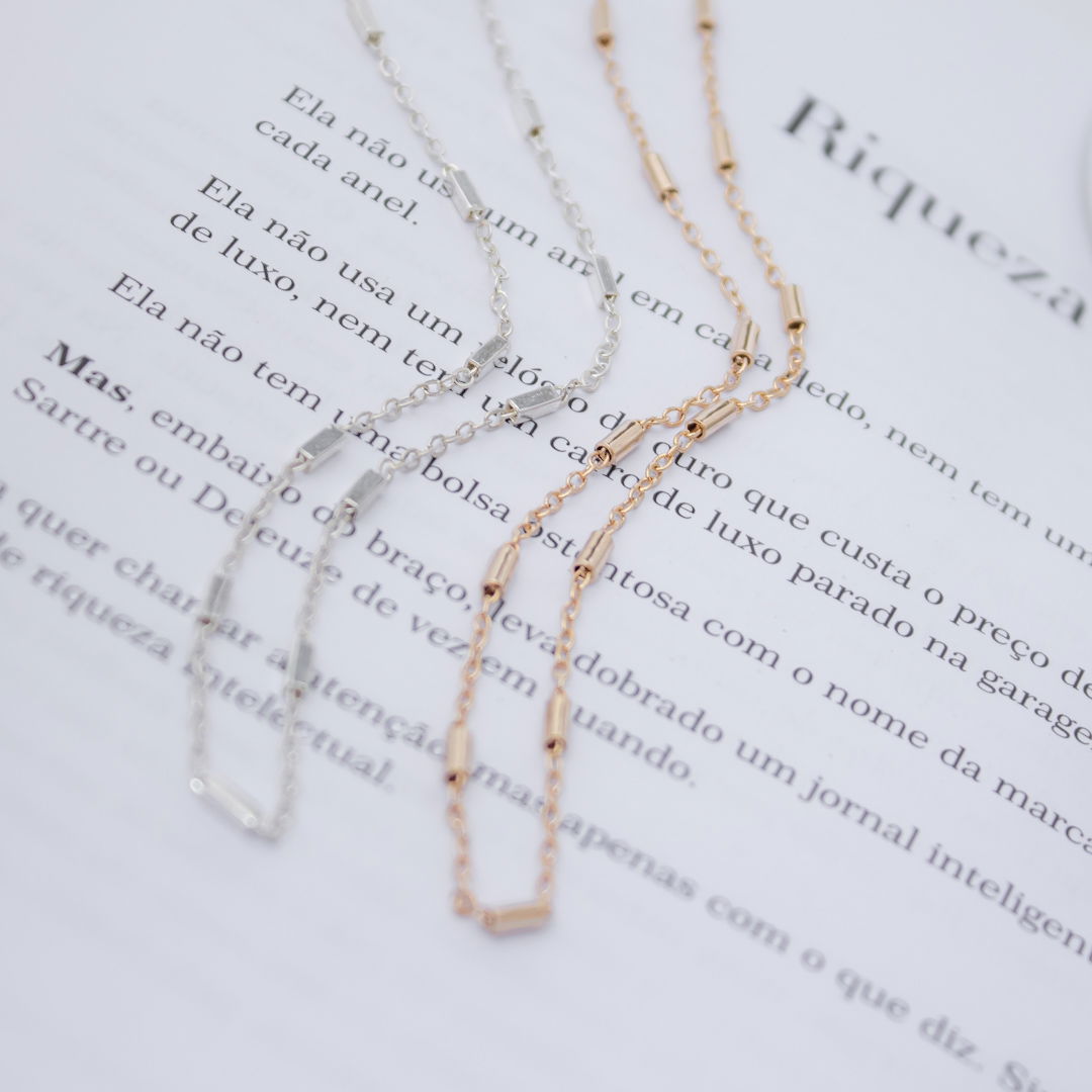 Colar Longo - Plaquinhas