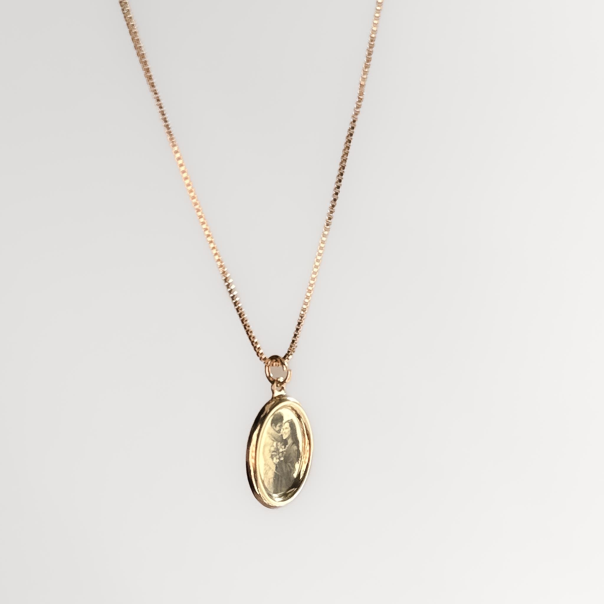 Colar Médio - Medalha Oval com Borda