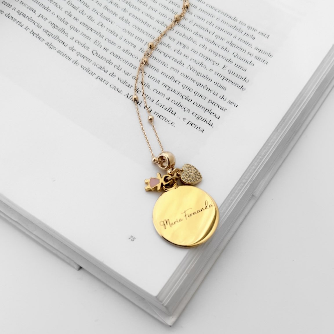Colar Médio Medalha 25mm & Zircônia - Filhos (Até 4)