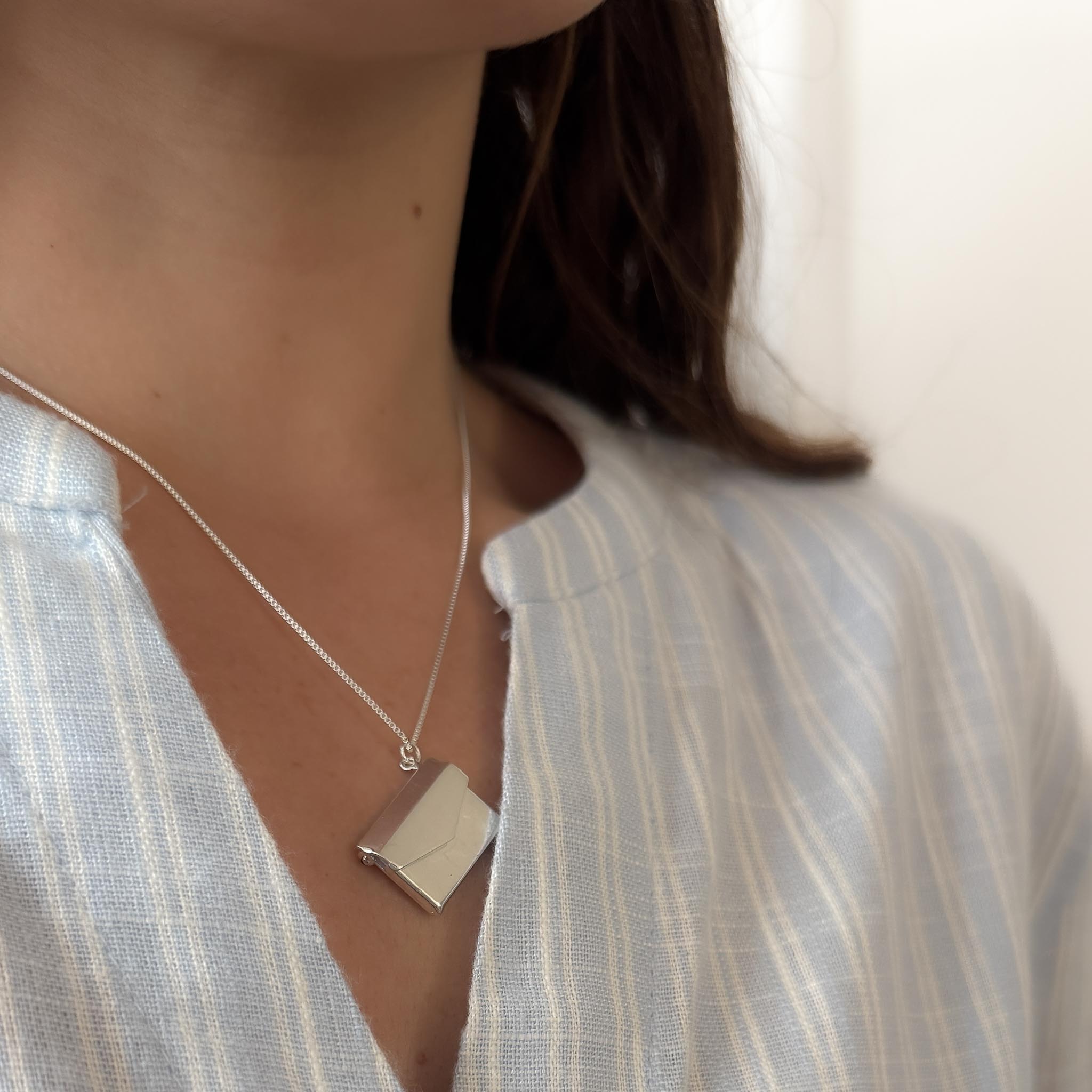 Colar Médio Relicário - Envelope Foto Gravada