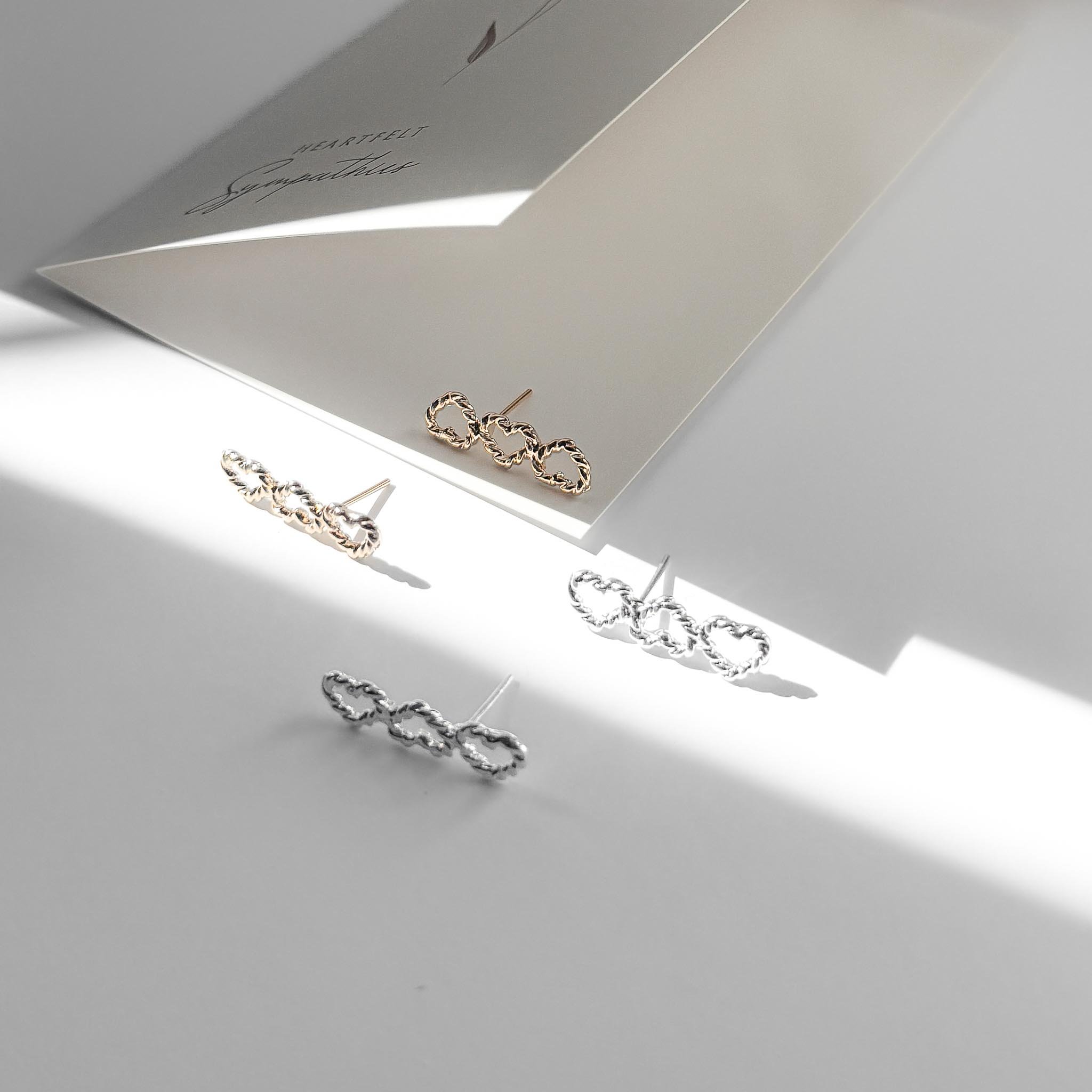 Ear Cuff - Coraçõeszinhos Trançadinhos