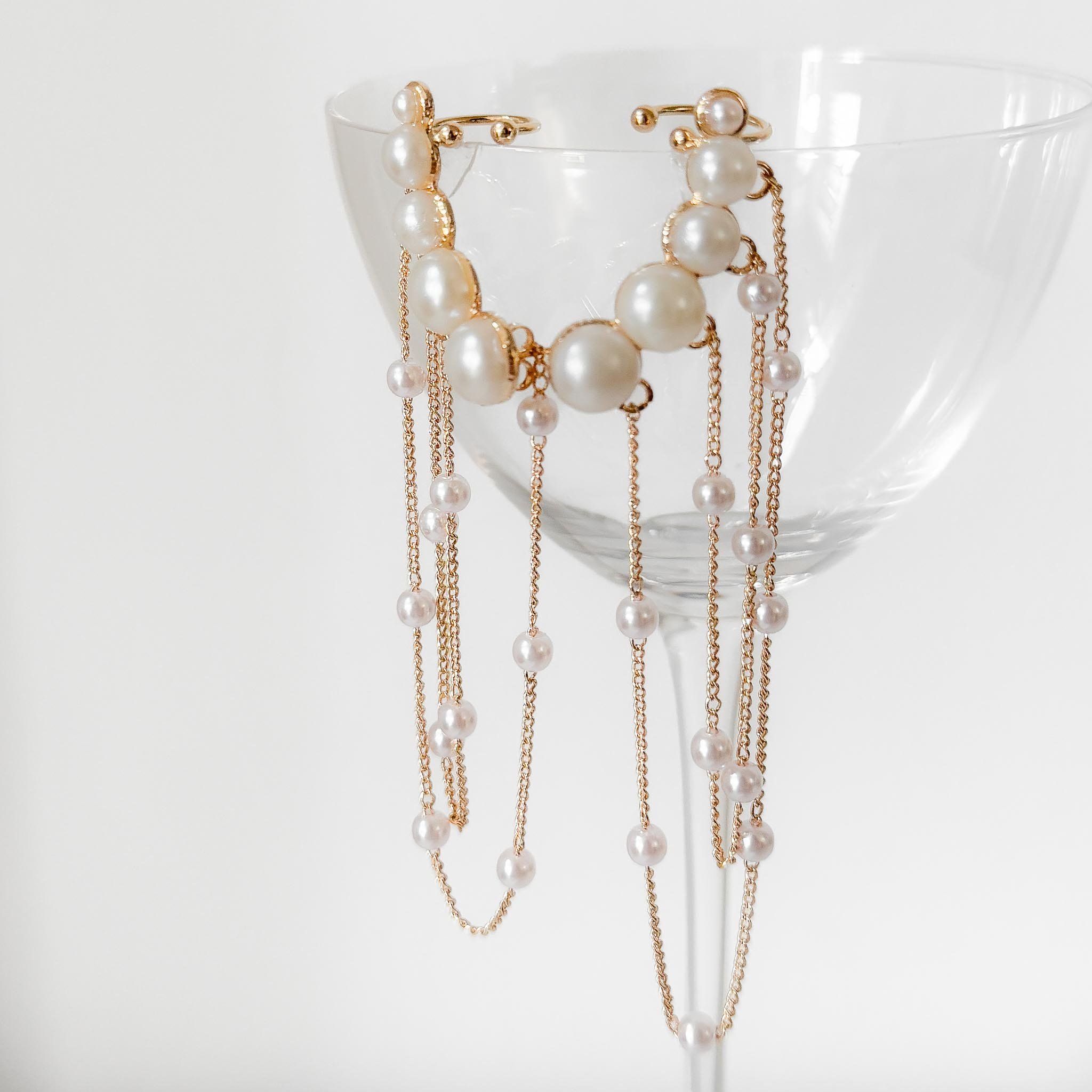 Ear Cuff - Correntes e Pérolas