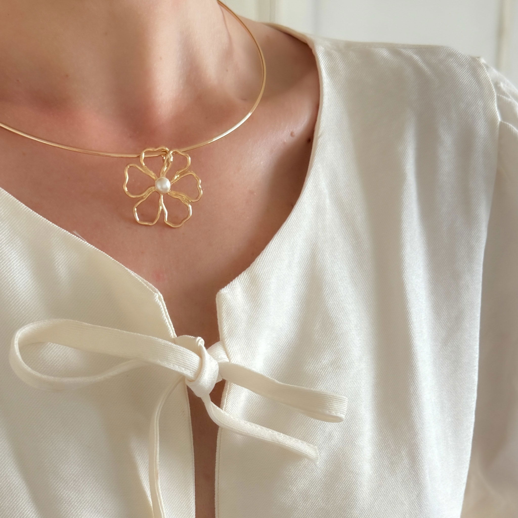 Gargantilha - Flor Pérola