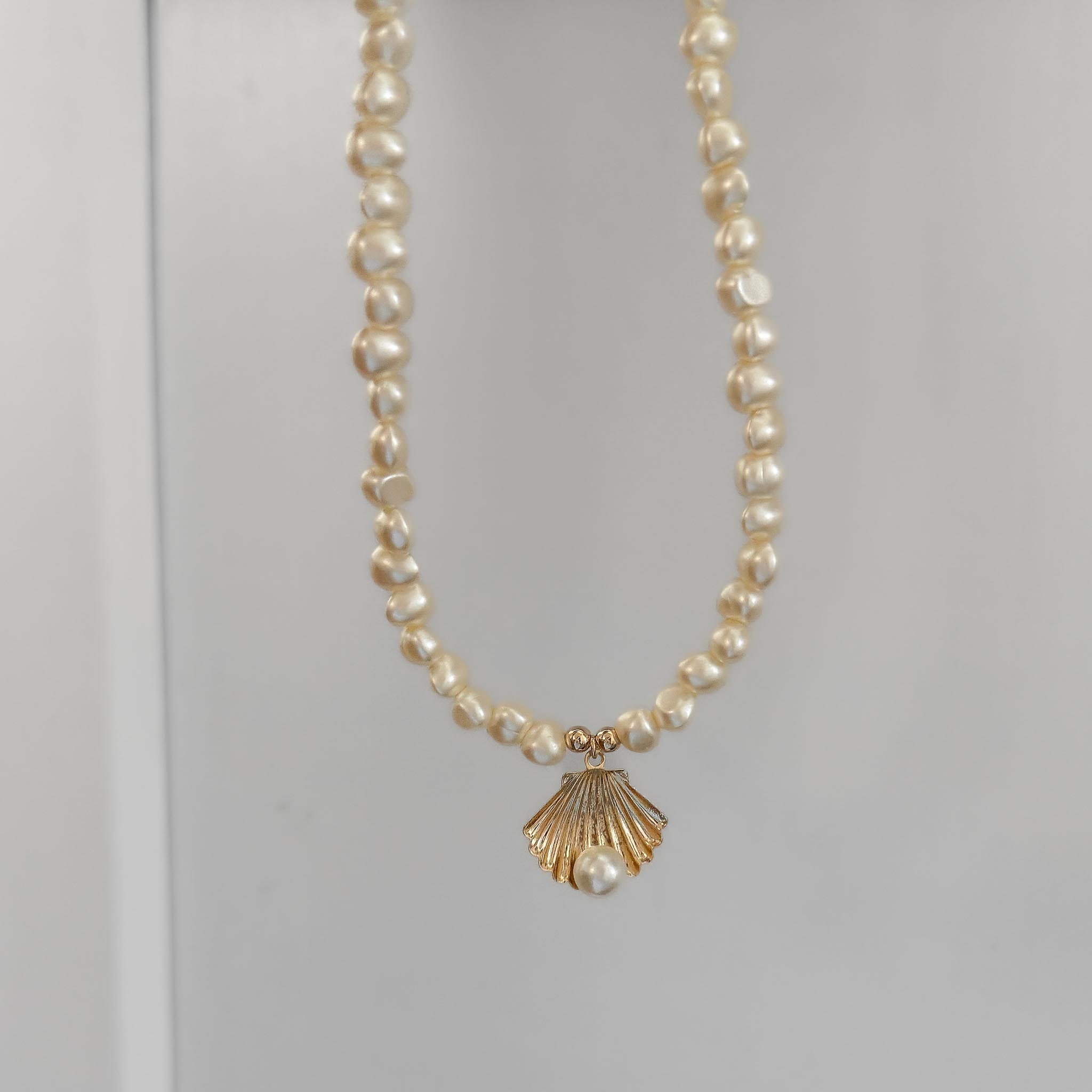 Gargantilha - Pérolas Barrocas e Concha