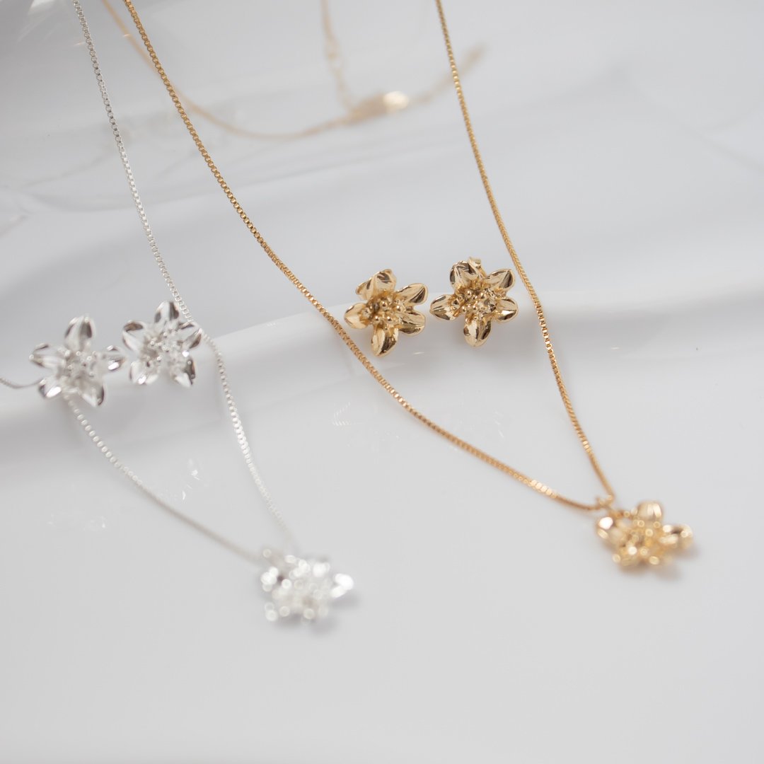 Kit Colar e Brinco - Flor de Cerejeira
