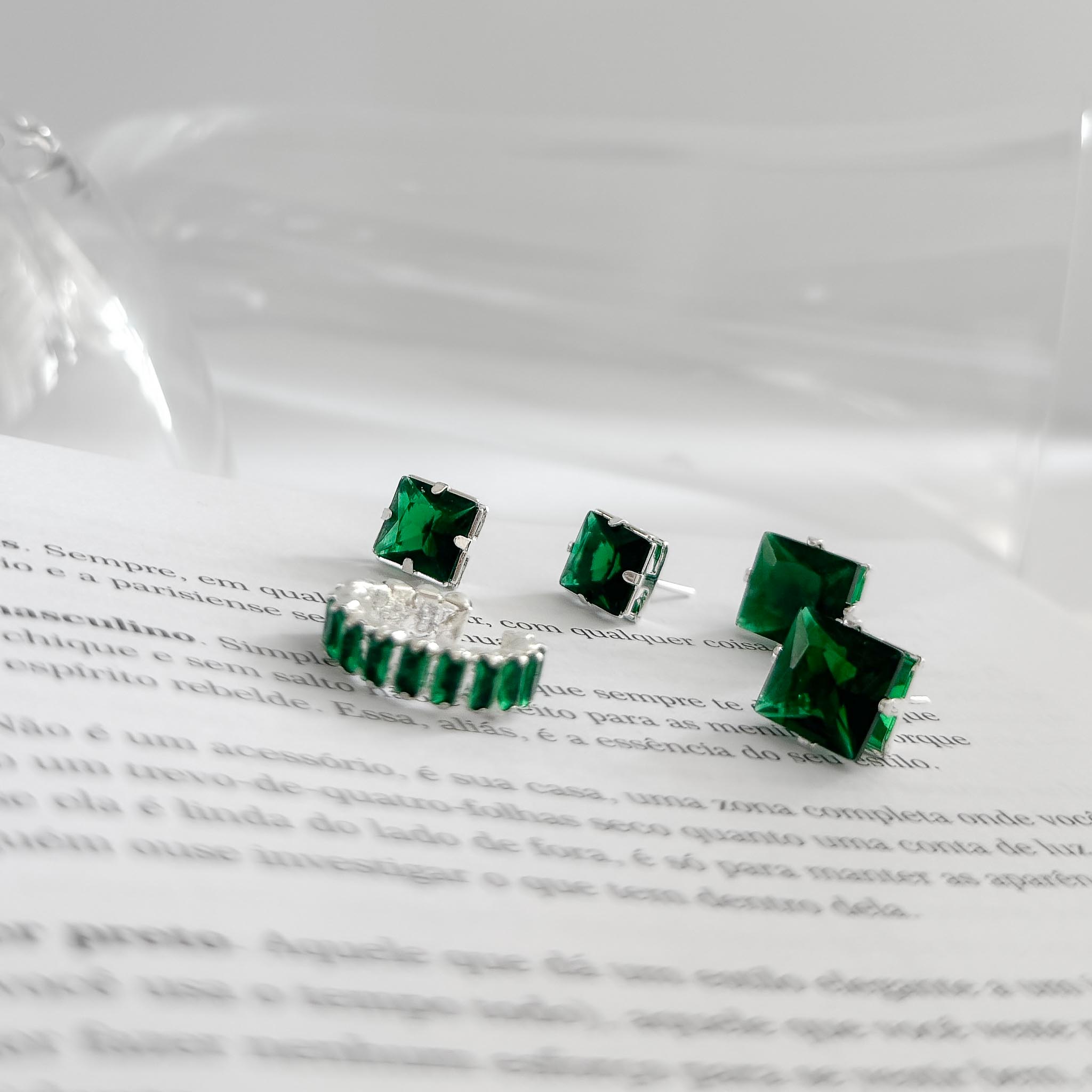 Kit de Brincos e Piercing - Verde Esmeralda
