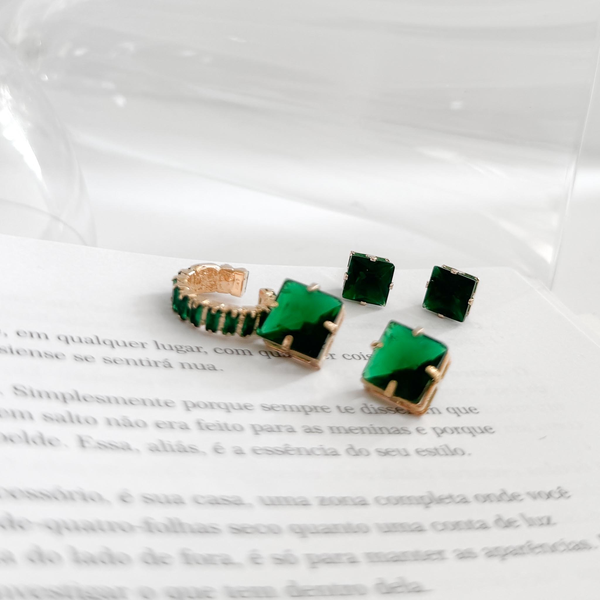 Kit de Brincos e Piercing - Verde Esmeralda