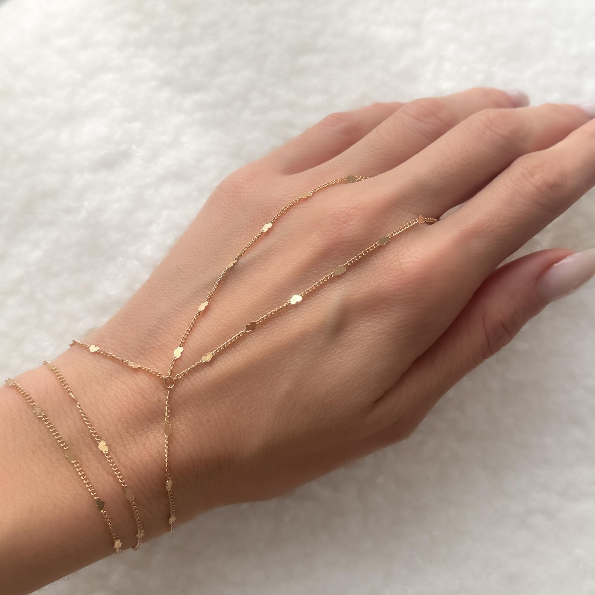 Pulseira de Mão - Corrente Mini Corações