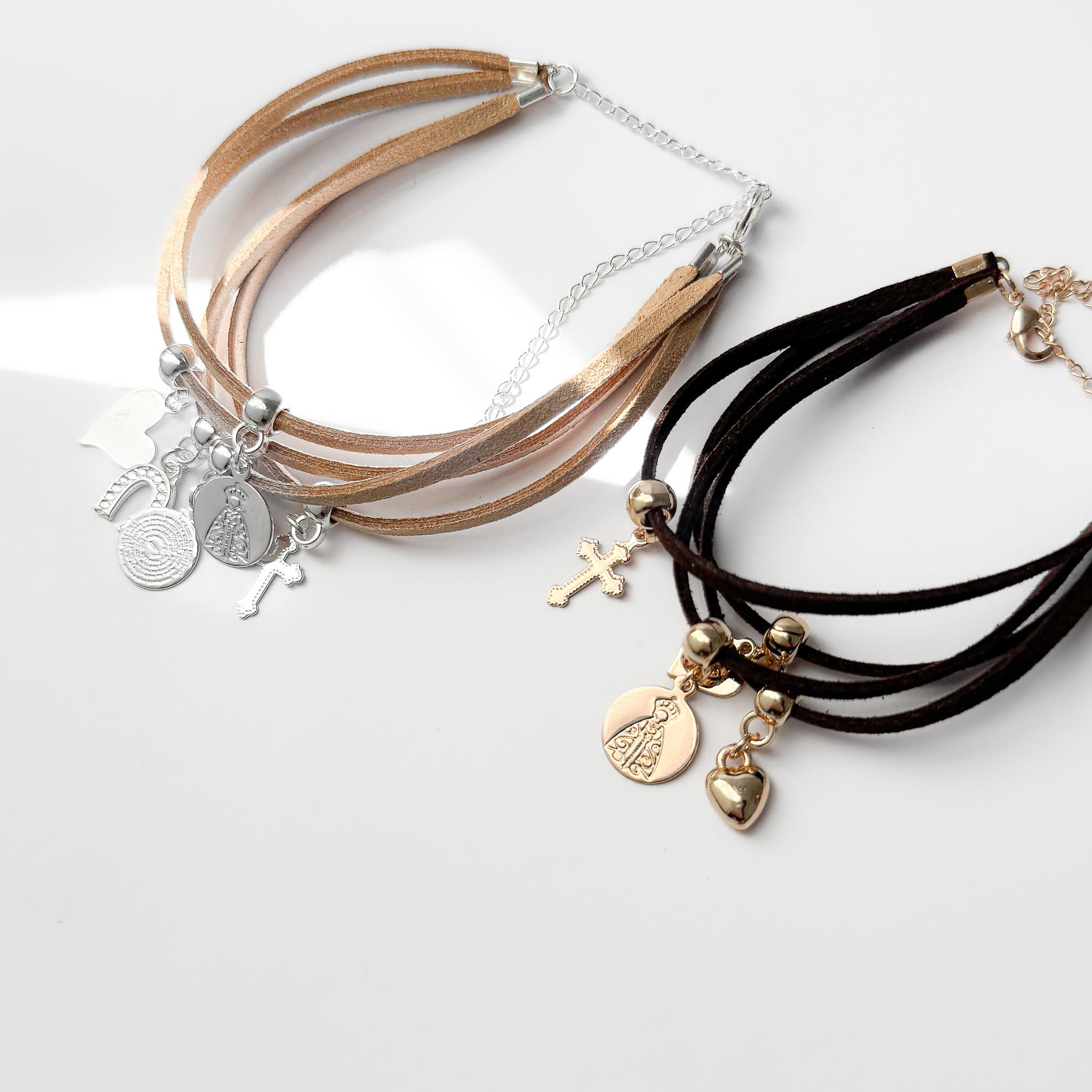 Pulseira Regular - Camurça com Pingentes