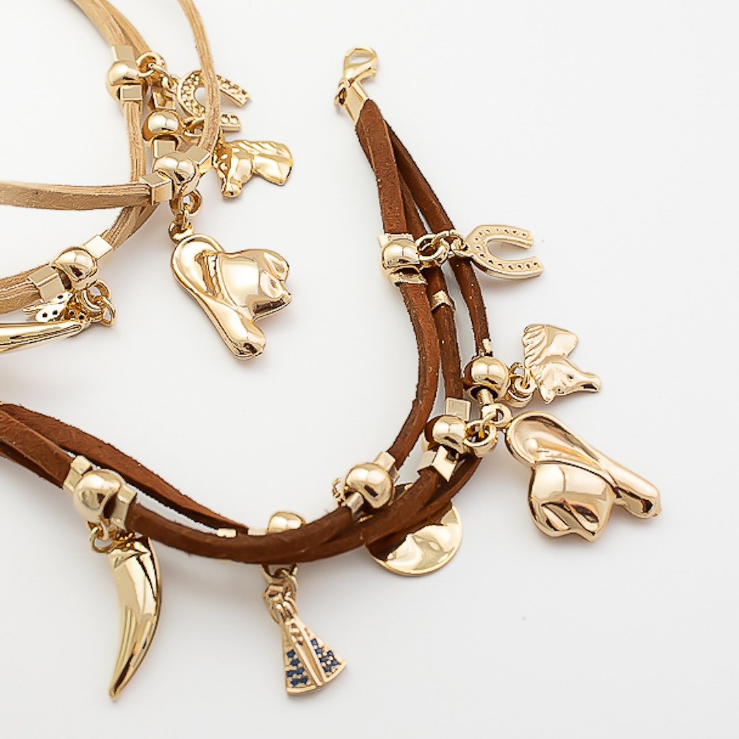 Pulseira Regular - Camurça & Mix de pingentes