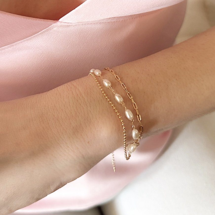 Pulseira Tripla - Pérolas e Correntes